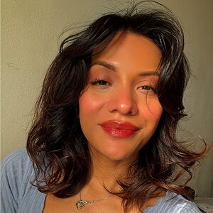 Meet your Posher, Ivon